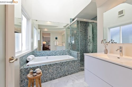 6361 Ascot Dr, Oakland CA 94611-1710 exterior