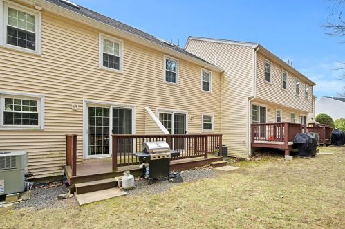 30 Hawkstead Holw, Nashua NH  03063-7026 exterior