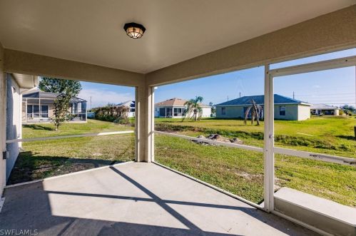 305 25th Ave, Cape Coral FL  33993-7577 exterior