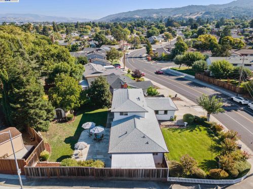 7793 Peppertree Rd, Pleasanton CA  94568-1348 exterior