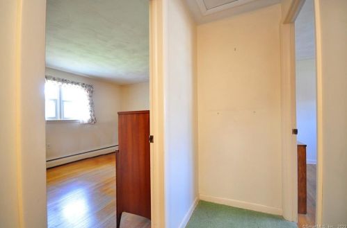 50 Gardner St, Manchester CT 06040-6606 exterior