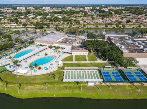 595 Saxony M, Delray Beach FL  33446-1061 exterior