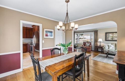 2 Standish Ln, Winchester MA 01890-4043 exterior