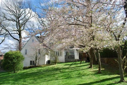 29 Bretton Rd, Scarsdale, NY 10583-2730