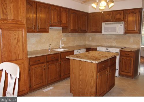 454 Copper Beech Cir, Melrose Park, PA 19027-1335