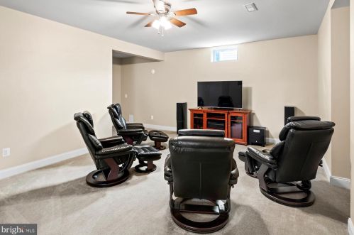 5737 Waterloo Bridge Cir, Haymarket VA  20169-8117 exterior