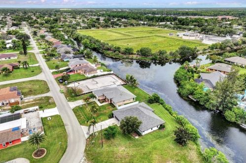 4984 30th Pl, Naples FL  34116-7749 exterior