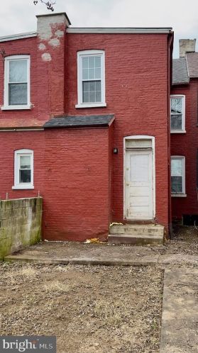 565 Pershing Ave, Lancaster PA  17602-4369 exterior