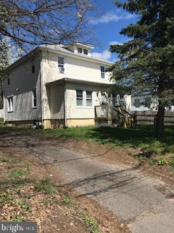 558 Bridge St, Yardley, PA 19067-2306
