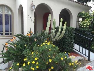 2241 Beachwood Dr, Los Angeles CA  90068-2903 exterior