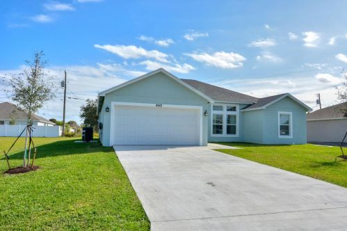 4561 Calloway St, Fort Pierce, FL 34953-5591