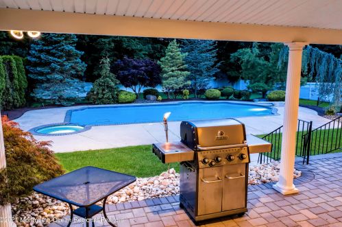 142 Serpentine Dr, Morganville NJ  07751-1400 exterior