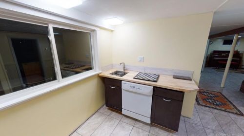 170 Giddings Ave, Windsor CT 06095-3743 exterior