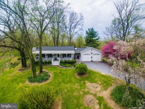 210 Mooredale Rd, Carlisle, PA 17015-9456