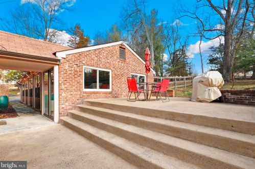 19558 Loudoun Orchard Rd, Leesburg VA  20175-6806 exterior