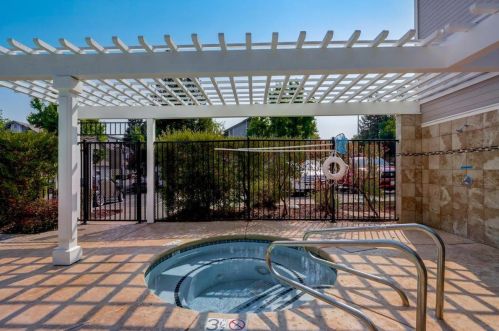 230 Birch Creek Dr, Pleasanton CA  94566-6781 exterior