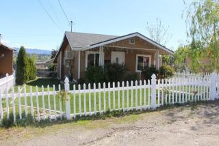 907 Chelan Ave, Wenatchee, WA 98801-1506
