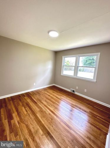 725 Ivy Dr, Seaford DE  19973-1340 exterior