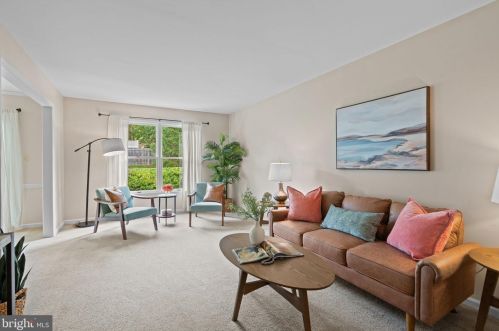 928 Willshire Dr, Navy Sup Dpt, PA 17050-2161