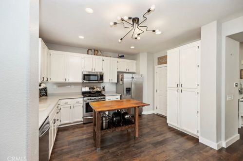 42056 Calabria Dr, Temecula CA  92591-5721 exterior
