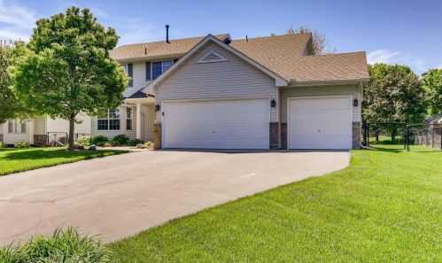3811 Globe Flower Cir, Minneapolis, MN 55443-1532
