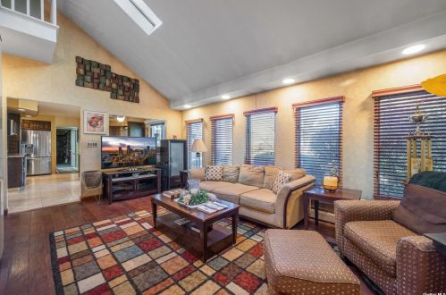 33 Lorijean Ln, Elwood NY  11731-4118 exterior