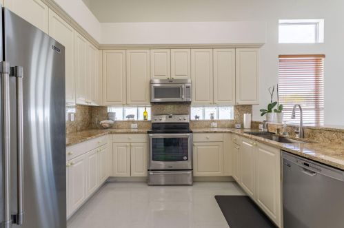 3471 177 Ave, Hollywood FL 33029-1672 exterior