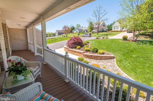 160 Manor Dr, Edinburg VA  22824-3579 exterior