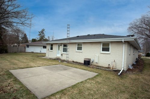 8029 18 Ave, Kenosha WI 53143-1631 exterior