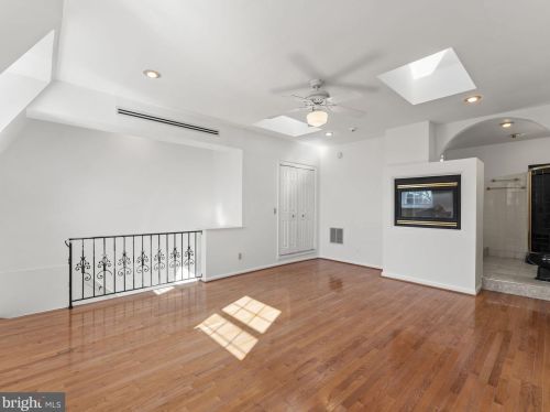 916 Capitol St, Washington DC 20003-1533 exterior