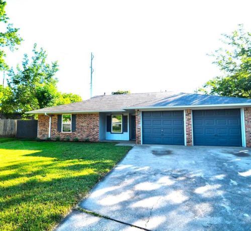 512 Kingfisher Ct, Denton, TX 76209-3525
