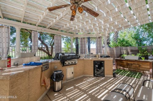 1064 Palomino Crk Dr, Gilbert AZ 85296-3727 exterior