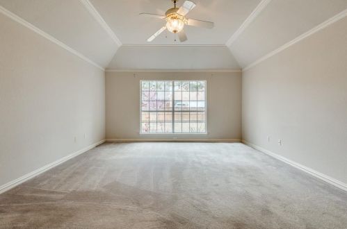 2401 Creekside Cir, Irving TX 75063-3355 exterior