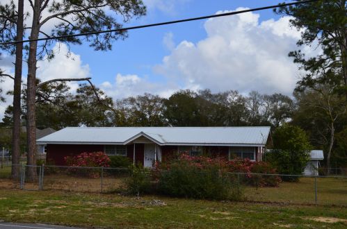 291 2nd St, Defuniak Springs, FL 32435-2727
