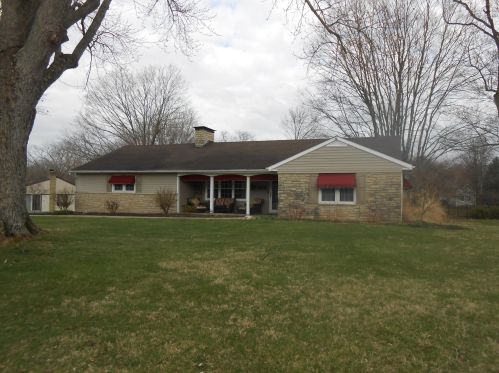 337 Forest Dr, Springfield, OH 45505-1630