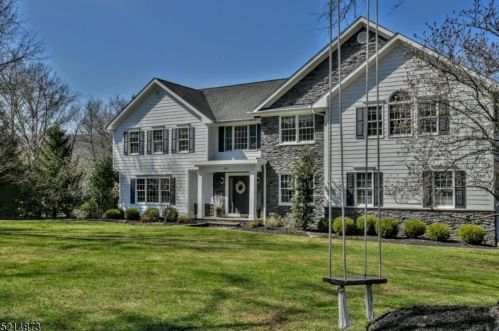 219 Wayfair Cir, Franklin Lakes, NJ 07417-2934