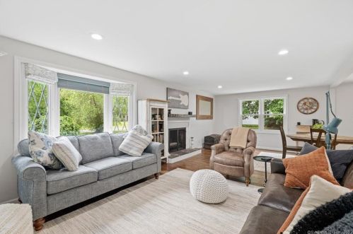 9 Lamplight Dr, Kensington CT  06037-1805 exterior