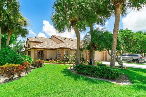 7122 Le Chalet Blvd, Boynton Beach, FL 33472-5032