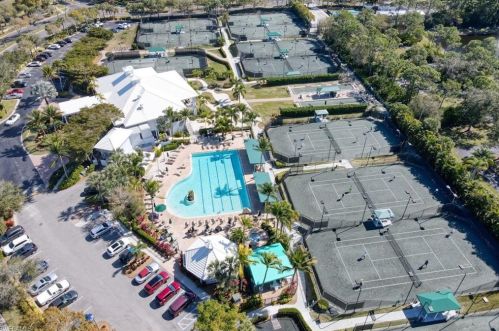 1370 Sweetwater Cv, Naples FL  34110-4201 exterior