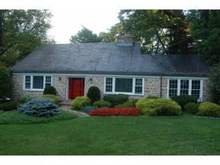 1484 Woodland Rd, Meadowbrook, PA 19046-1241