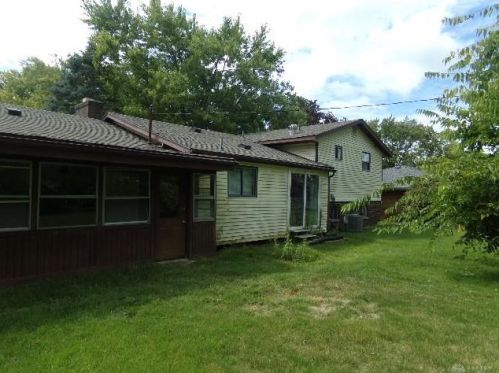 1034 Heathwood Dr, Englewood OH  45322-2429 exterior