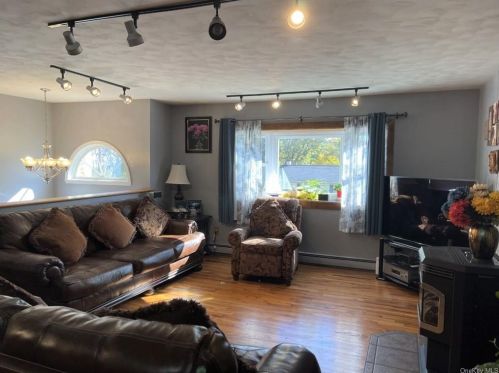 18 Tulip Rd, Mahopac NY  10541-5422 exterior