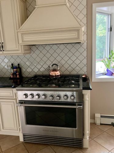 37 Kivy St, Huntington Station NY  11746-2044 exterior