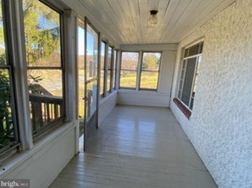 9623 Lunice Creek Hwy, Maysville, WV 26833-8156