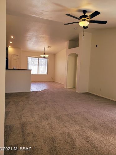 10198 Desert Paradise Pl, Tucson, AZ 85747-5028