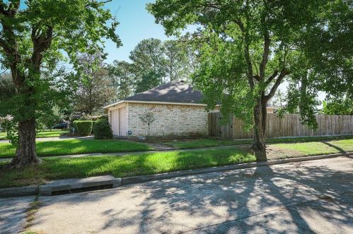 8302 Heaton Hall St, Humble, TX 77338-1919