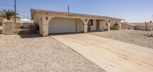 3098 Daytona Ave, Lake Havasu City, AZ 86403-5408