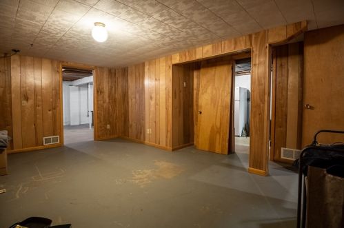 12 Redwood Dr, Greenville PA  16125-1130 exterior