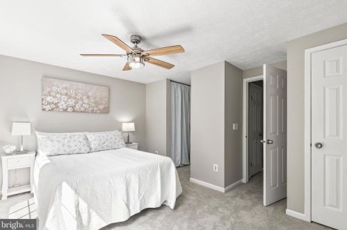 1937 Belmont Ridge Ct, Herndon VA  20191-5446 exterior