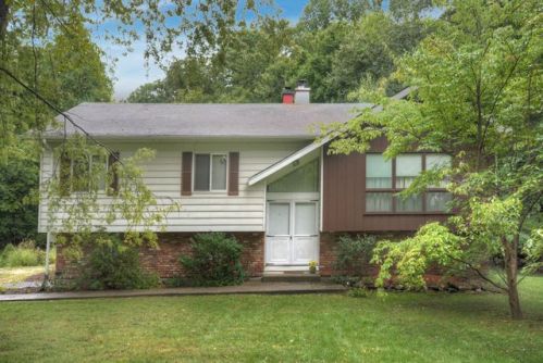100 Dahlia Dr, Mahopac, NY 10541-3761